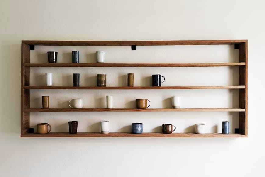 Prateleiras suspensas: instalação e decoração com estilo moderno e funcional