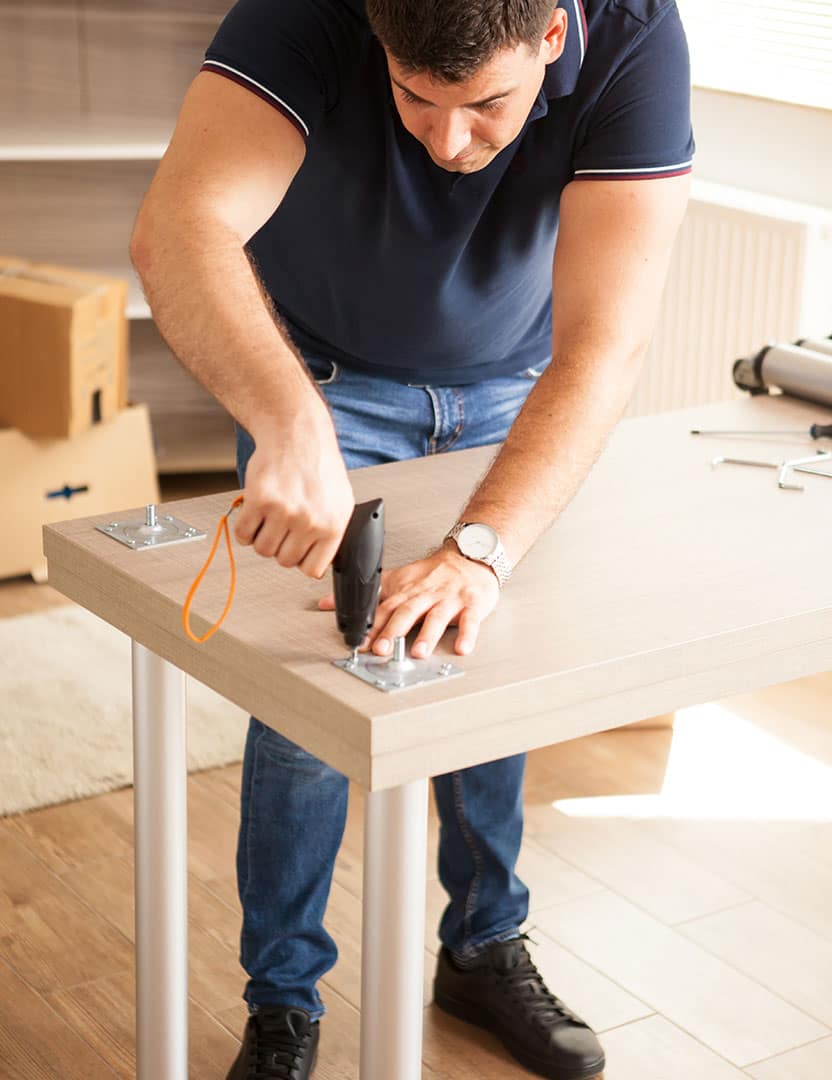 Cliente entrando em contato com um montador de móveis